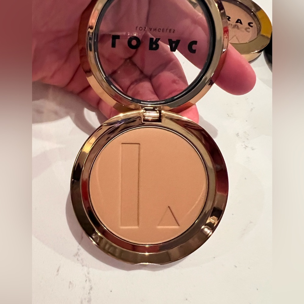 Lorac Bronzer sun daze is the color new never used